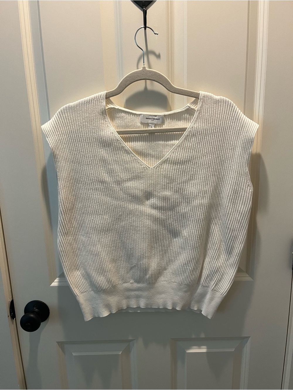 Banana Republic Cream Ribbed V-Neck Sweater Vest